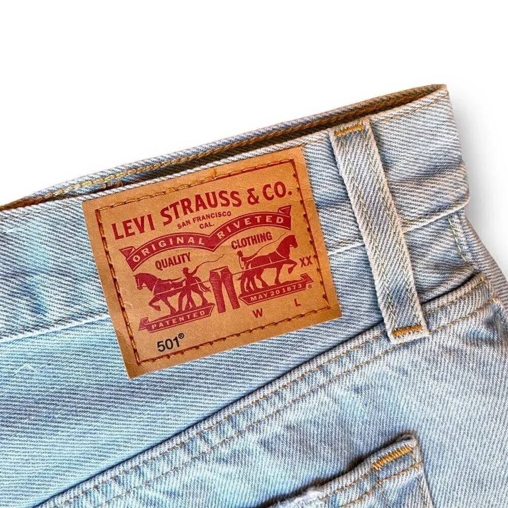 Levis 501 Womens HIgh Rise Shorts Sz 28 Luxor Edge Light Wash Denim Cut Offs